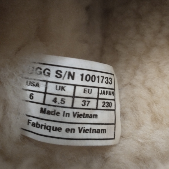 UGG Boots - Picture 7 of 7